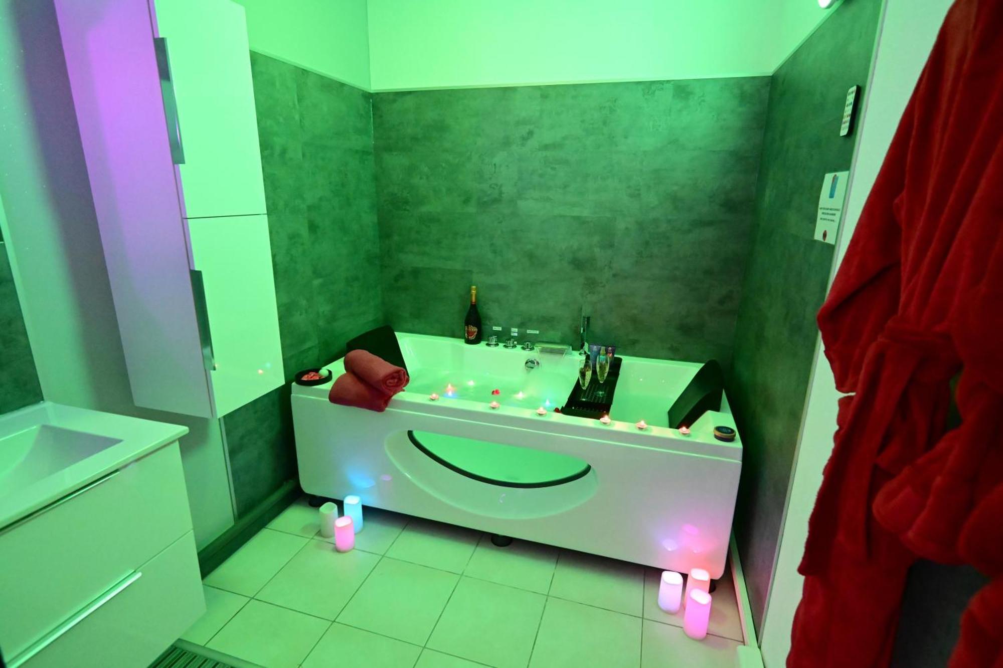Love Room A Deux Pas De L'Ocean Avec Hammam, Sauna Et Bain A 2 :-) Biscarrosse Ngoại thất bức ảnh