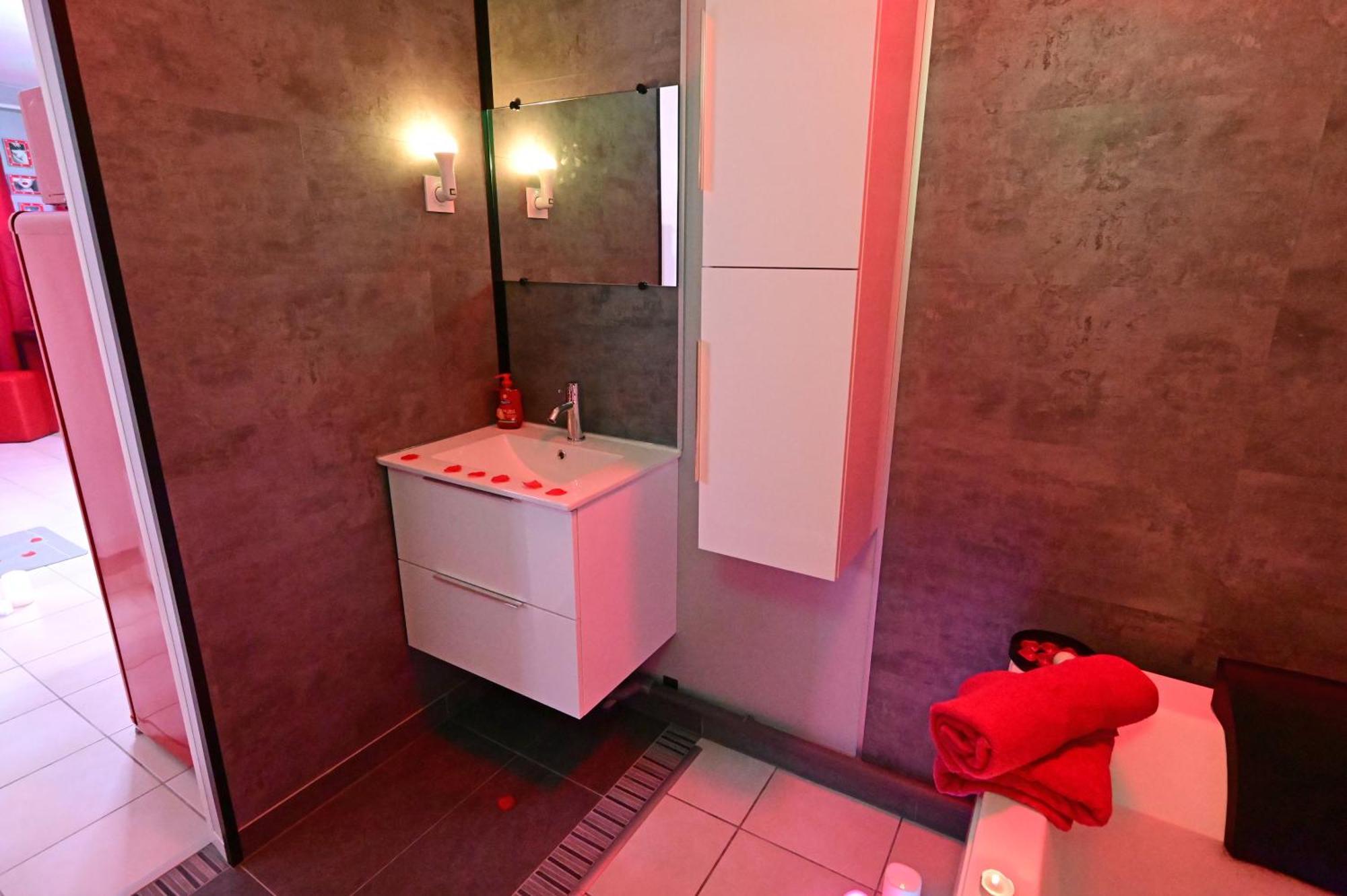 Love Room A Deux Pas De L'Ocean Avec Hammam, Sauna Et Bain A 2 :-) Biscarrosse Ngoại thất bức ảnh