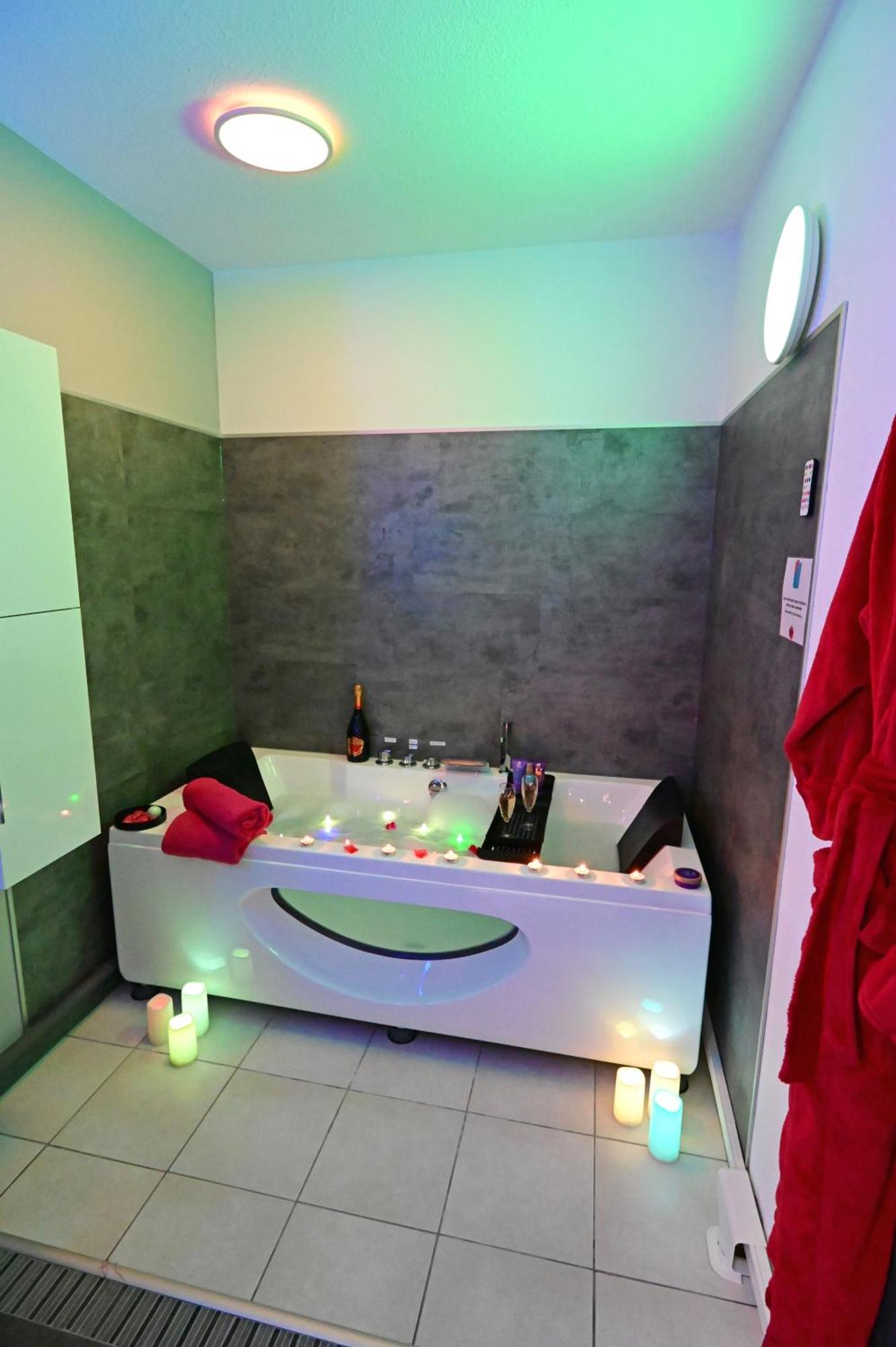 Love Room A Deux Pas De L'Ocean Avec Hammam, Sauna Et Bain A 2 :-) Biscarrosse Ngoại thất bức ảnh